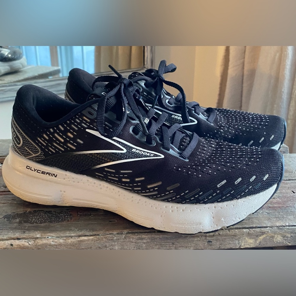 Women’s Brooks Glycerin 20 Size 8.5 Wide (D)